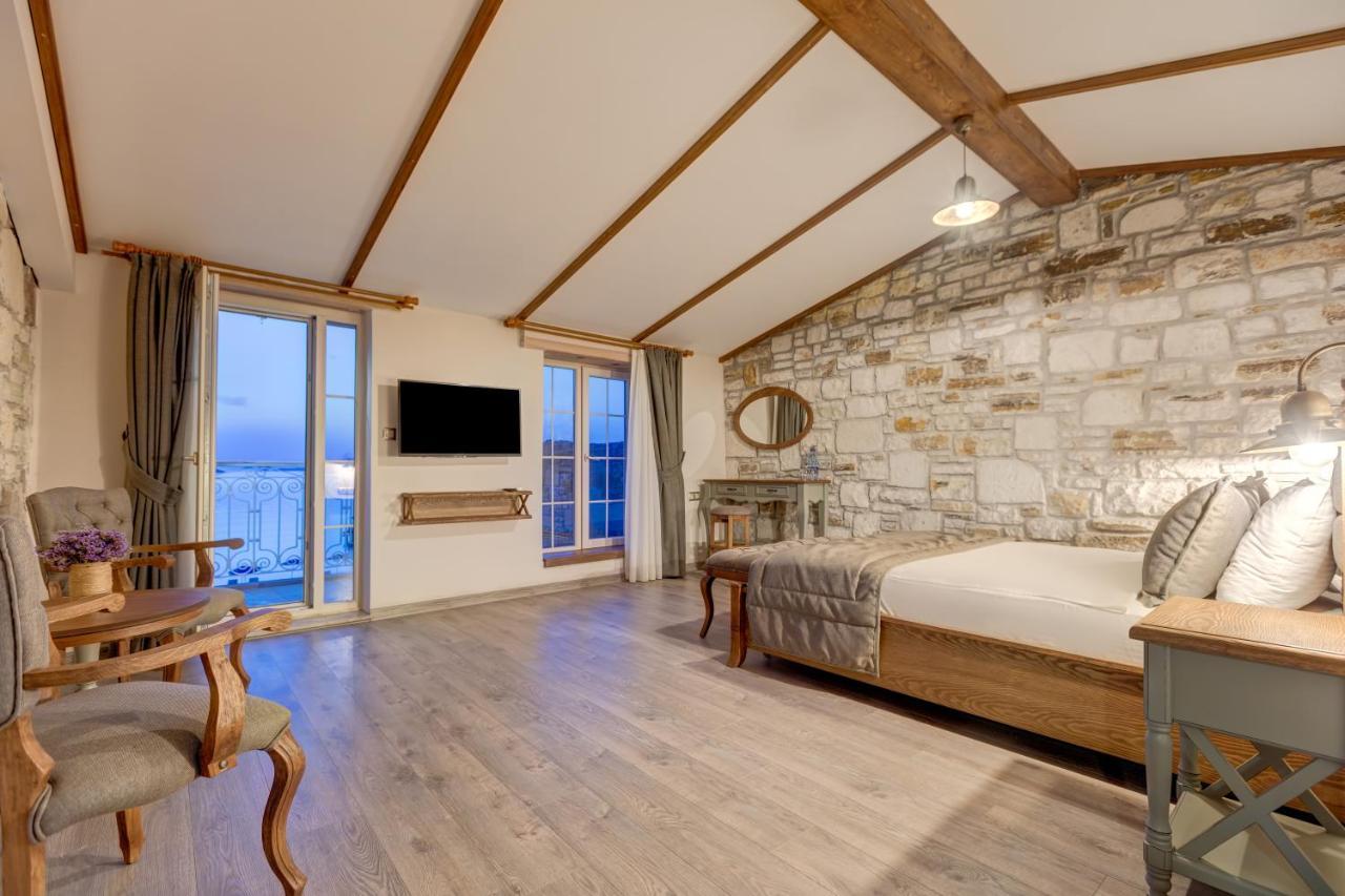 Navalia Hotel Foça Eksteriør bilde