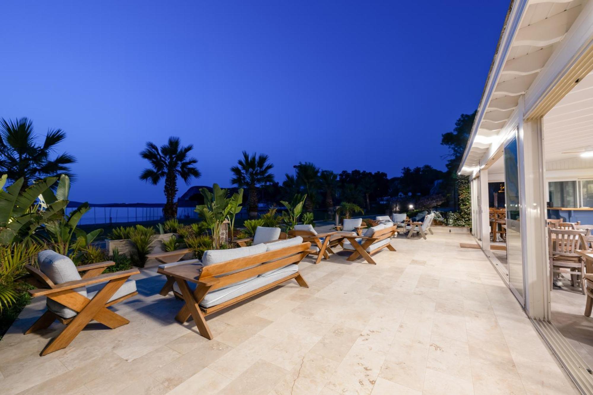 Navalia Hotel Foça Eksteriør bilde