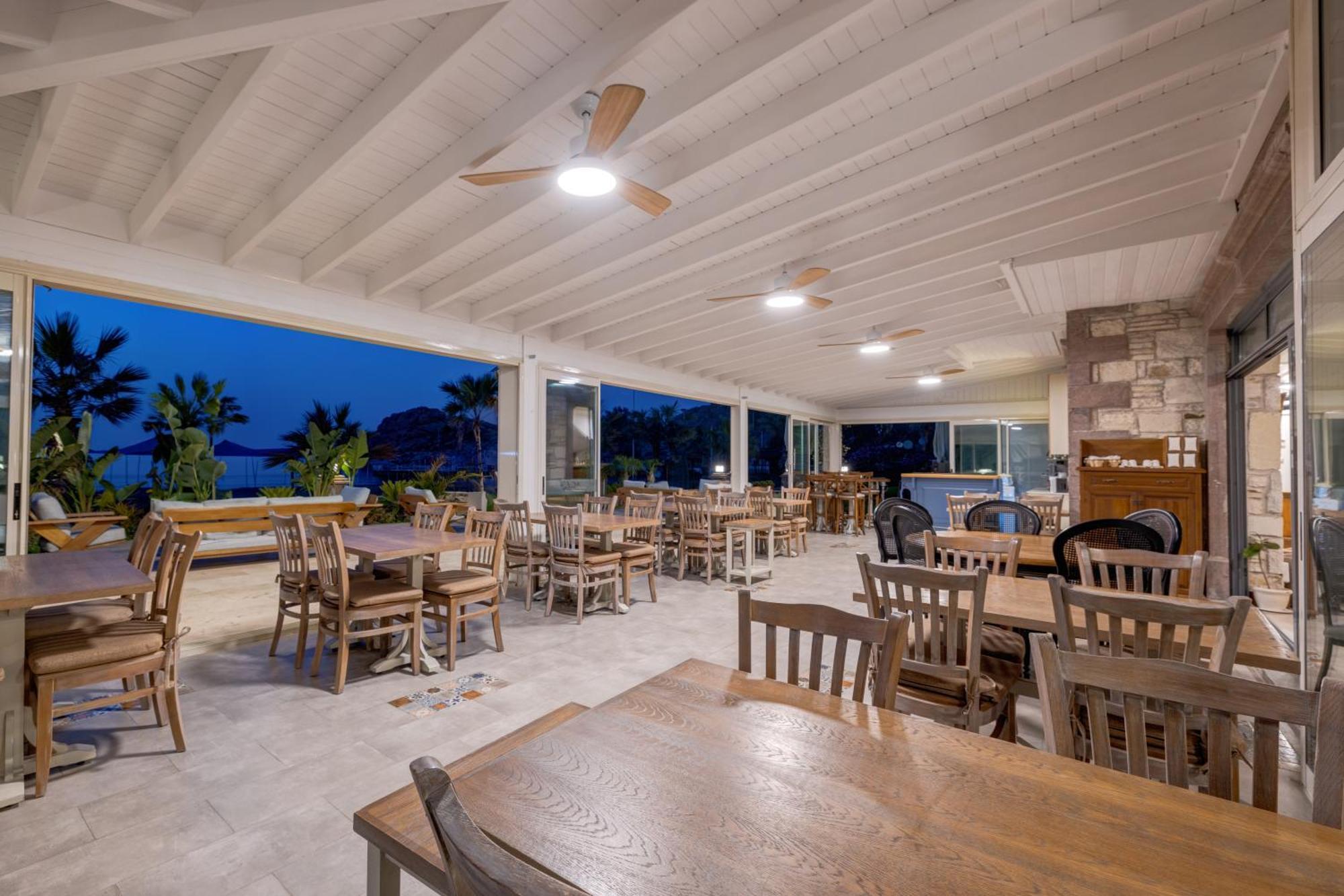 Navalia Hotel Foça Eksteriør bilde