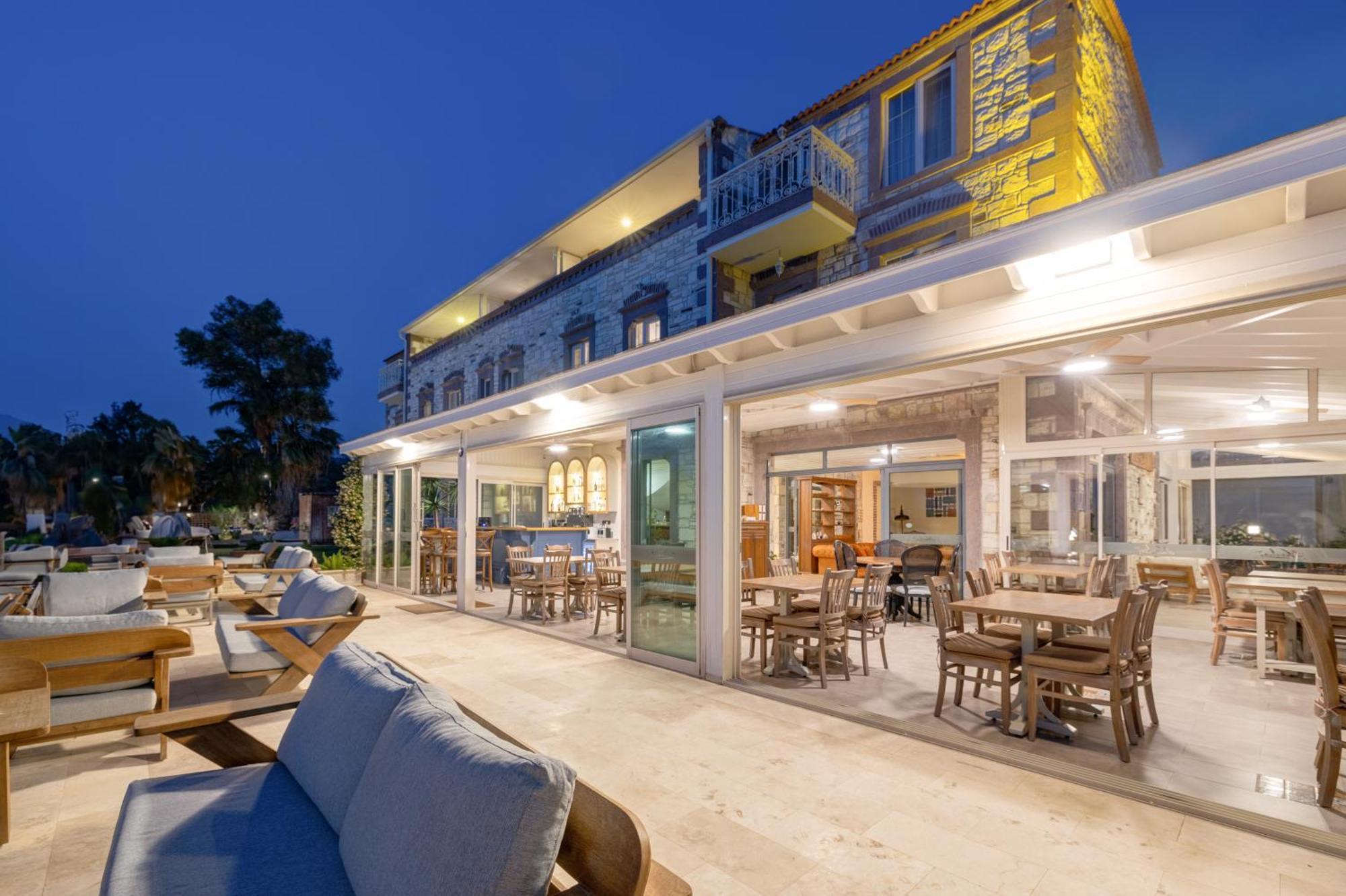 Navalia Hotel Foça Eksteriør bilde