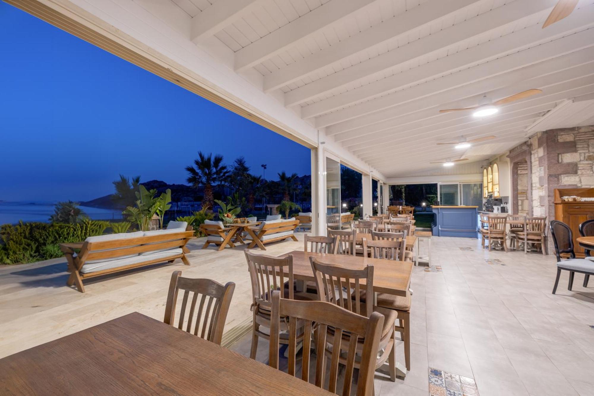 Navalia Hotel Foça Eksteriør bilde