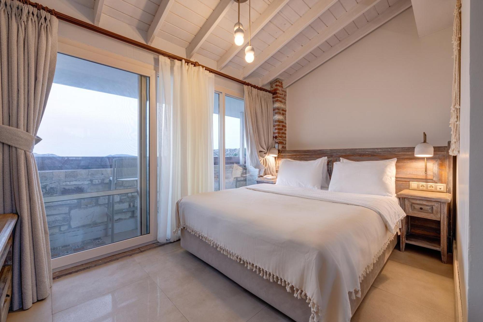Navalia Hotel Foça Eksteriør bilde