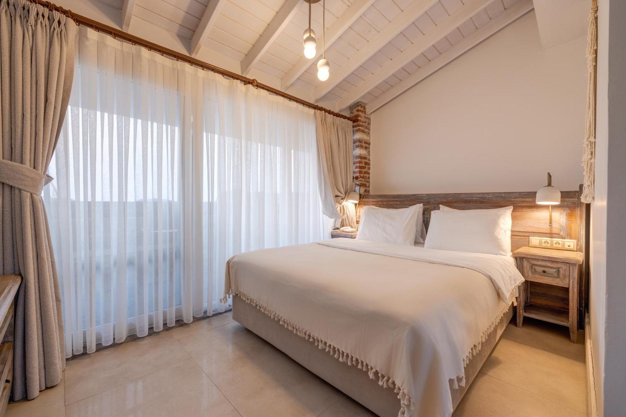 Navalia Hotel Foça Eksteriør bilde
