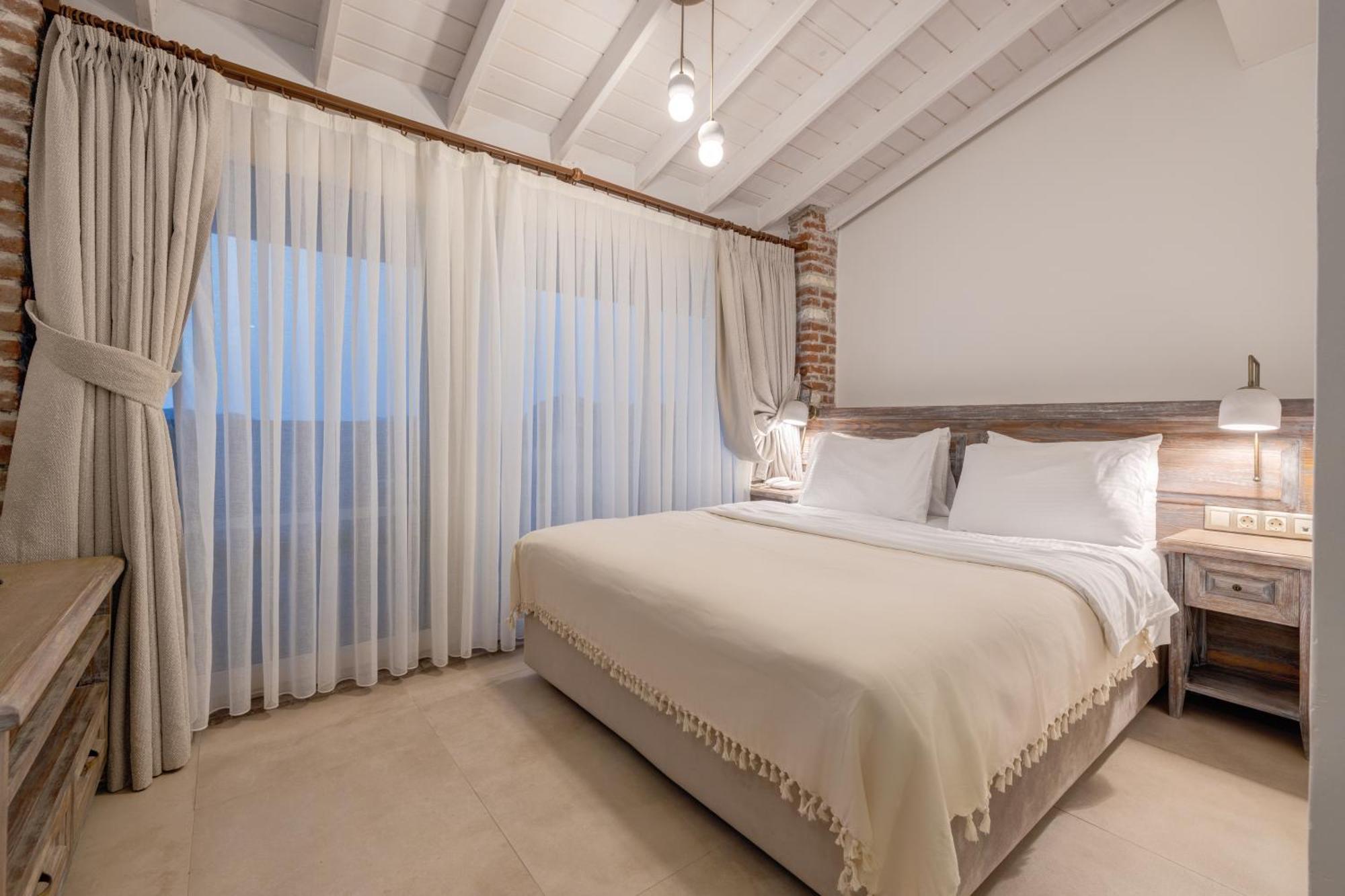 Navalia Hotel Foça Eksteriør bilde