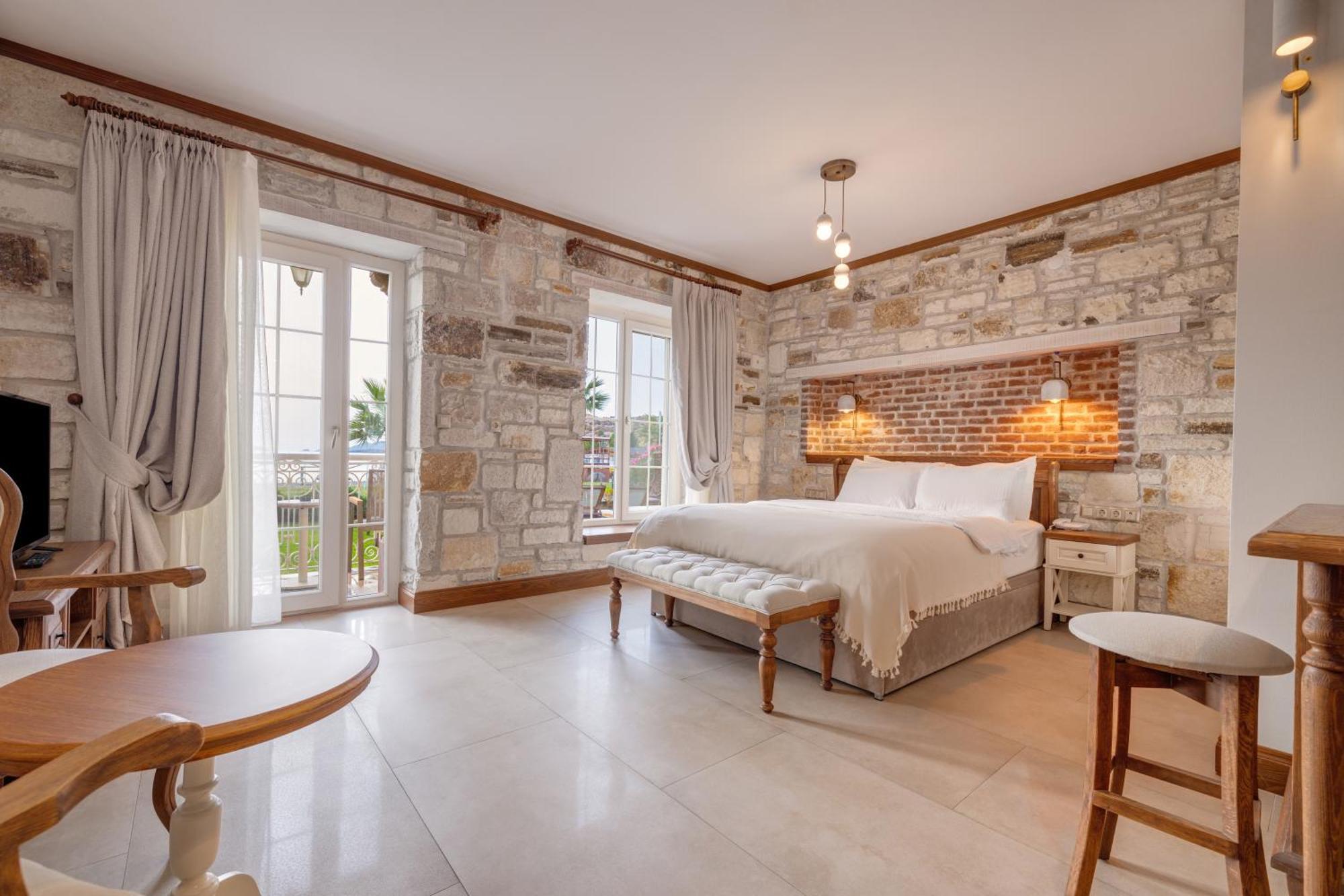 Navalia Hotel Foça Eksteriør bilde