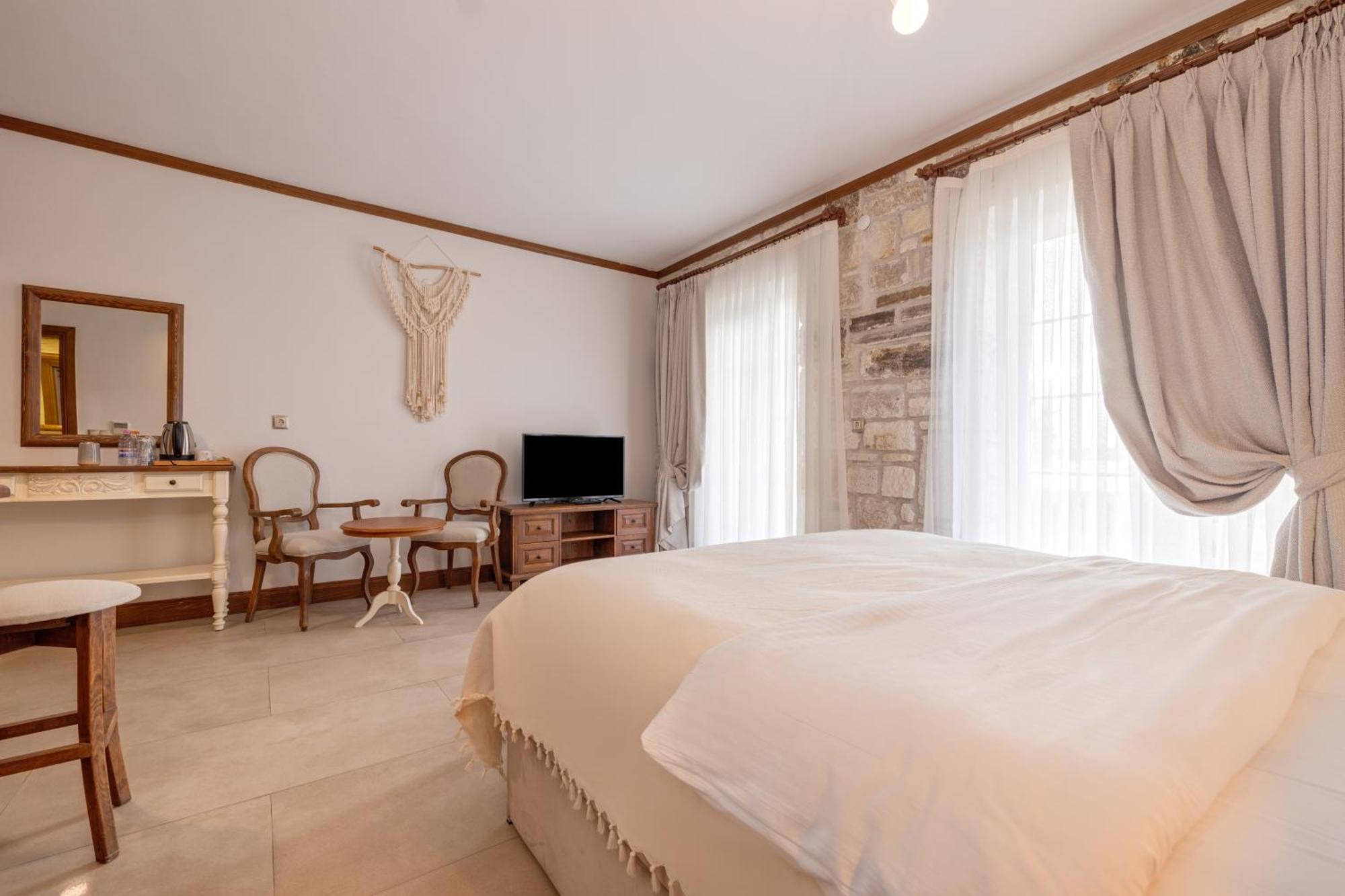 Navalia Hotel Foça Eksteriør bilde
