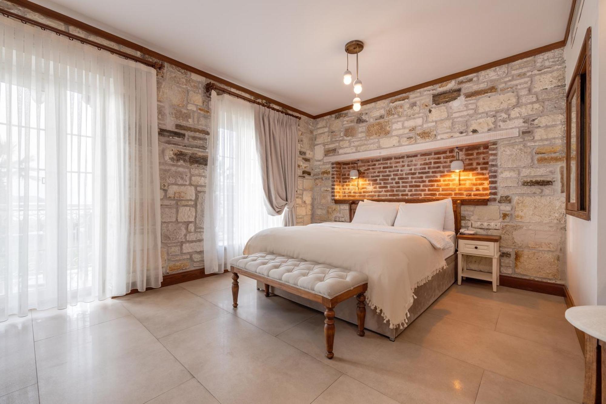 Navalia Hotel Foça Eksteriør bilde