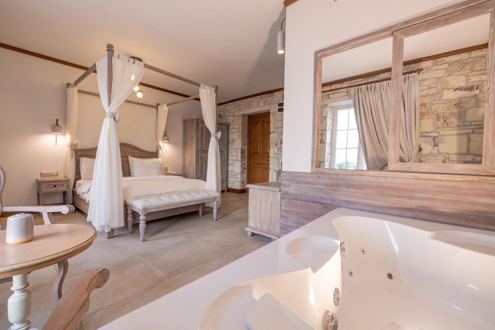 Navalia Hotel Foça Eksteriør bilde