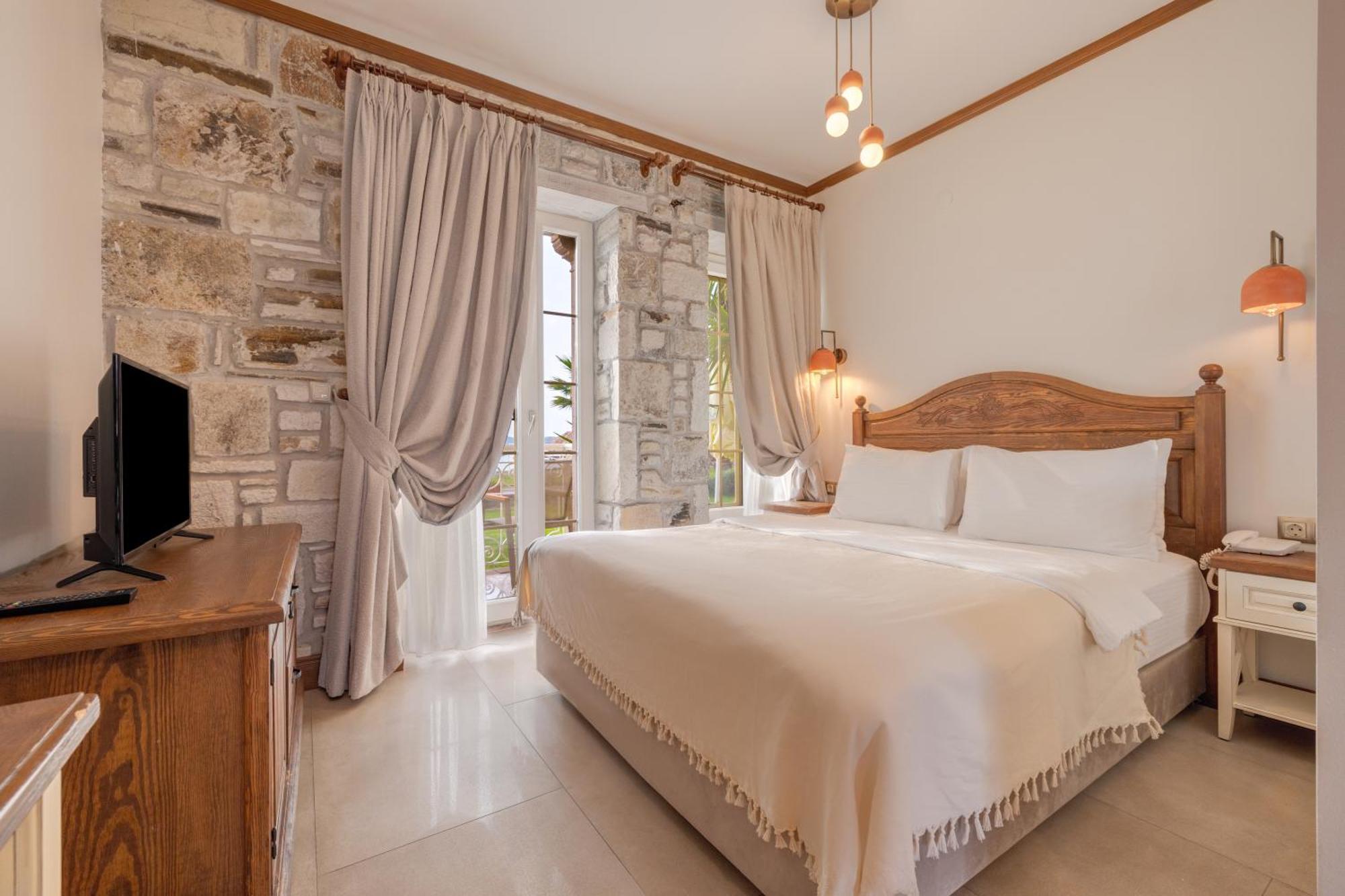 Navalia Hotel Foça Eksteriør bilde