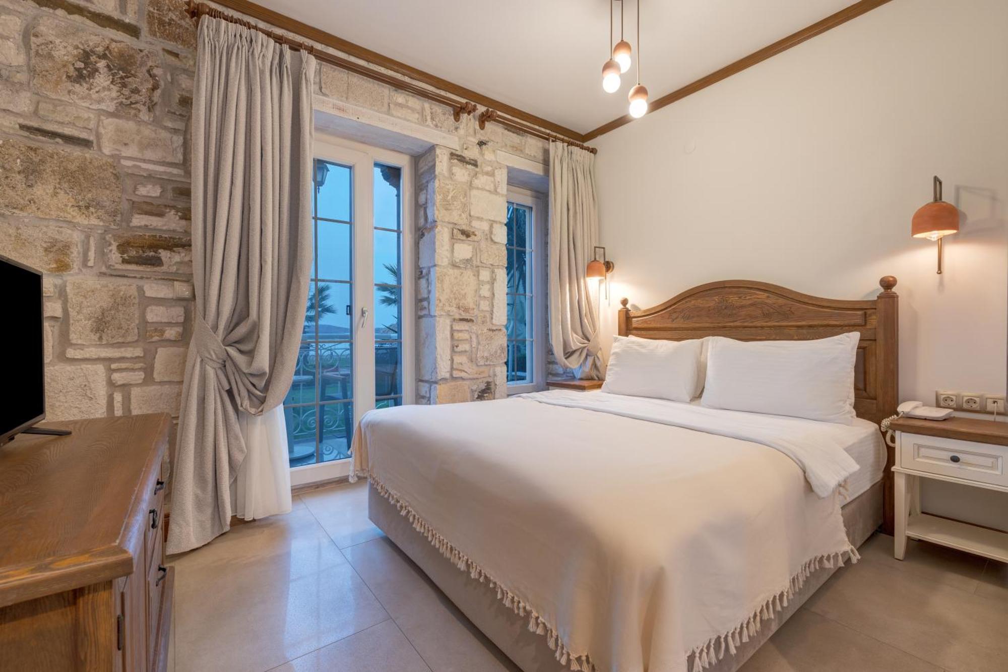 Navalia Hotel Foça Eksteriør bilde