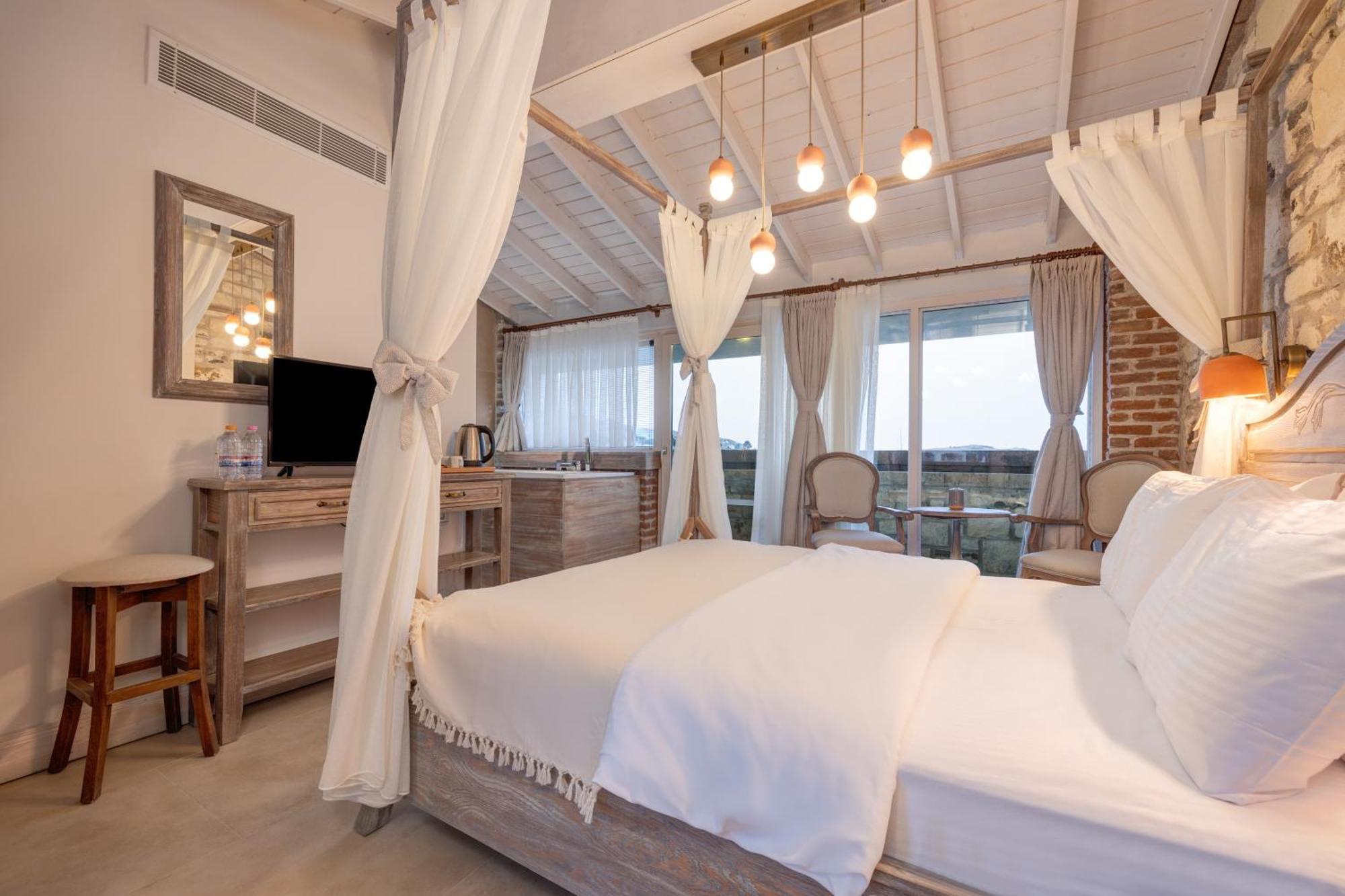 Navalia Hotel Foça Eksteriør bilde
