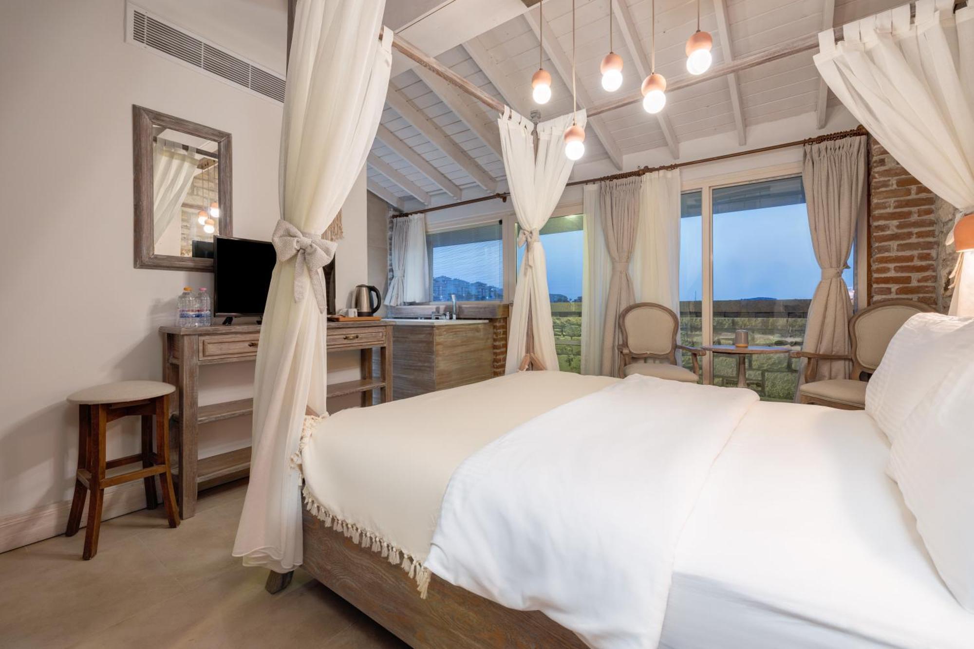 Navalia Hotel Foça Eksteriør bilde