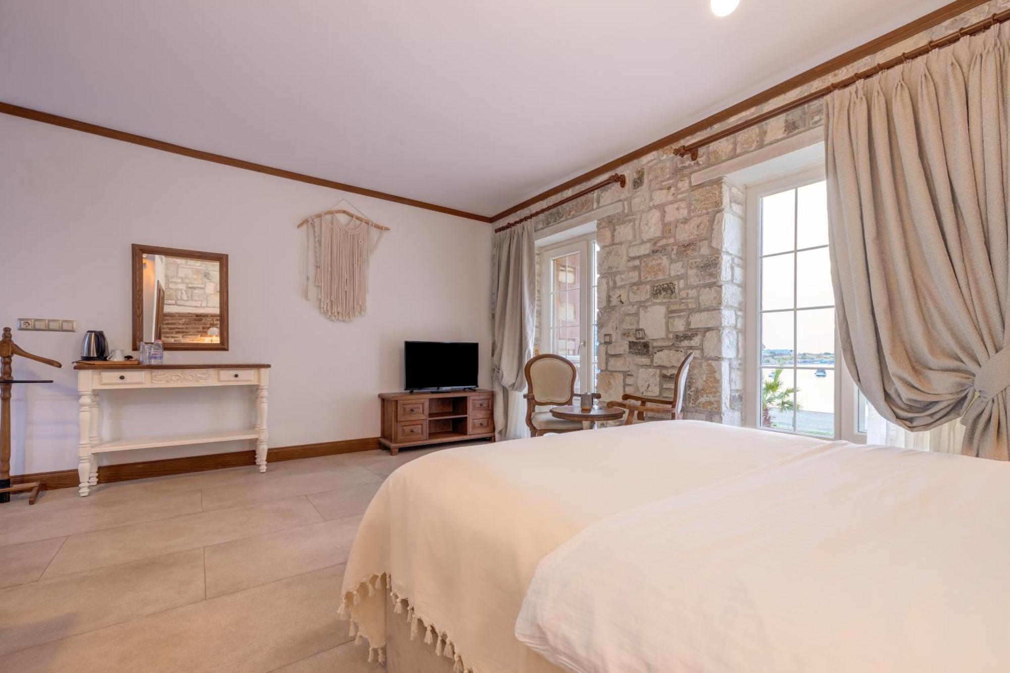 Navalia Hotel Foça Eksteriør bilde