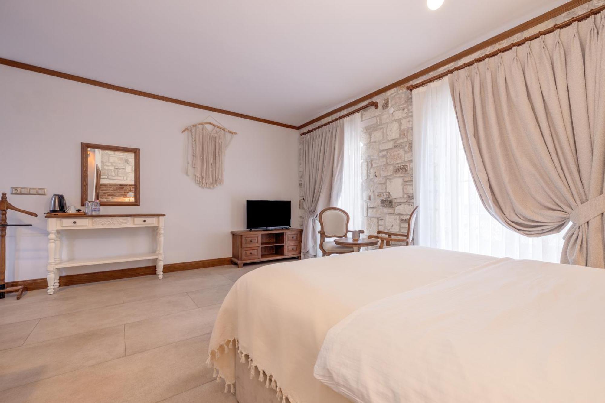 Navalia Hotel Foça Eksteriør bilde