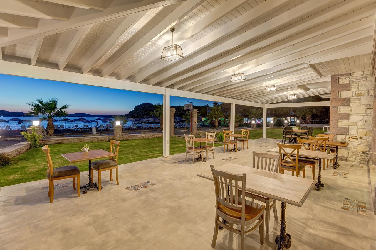 Navalia Hotel Foça Eksteriør bilde