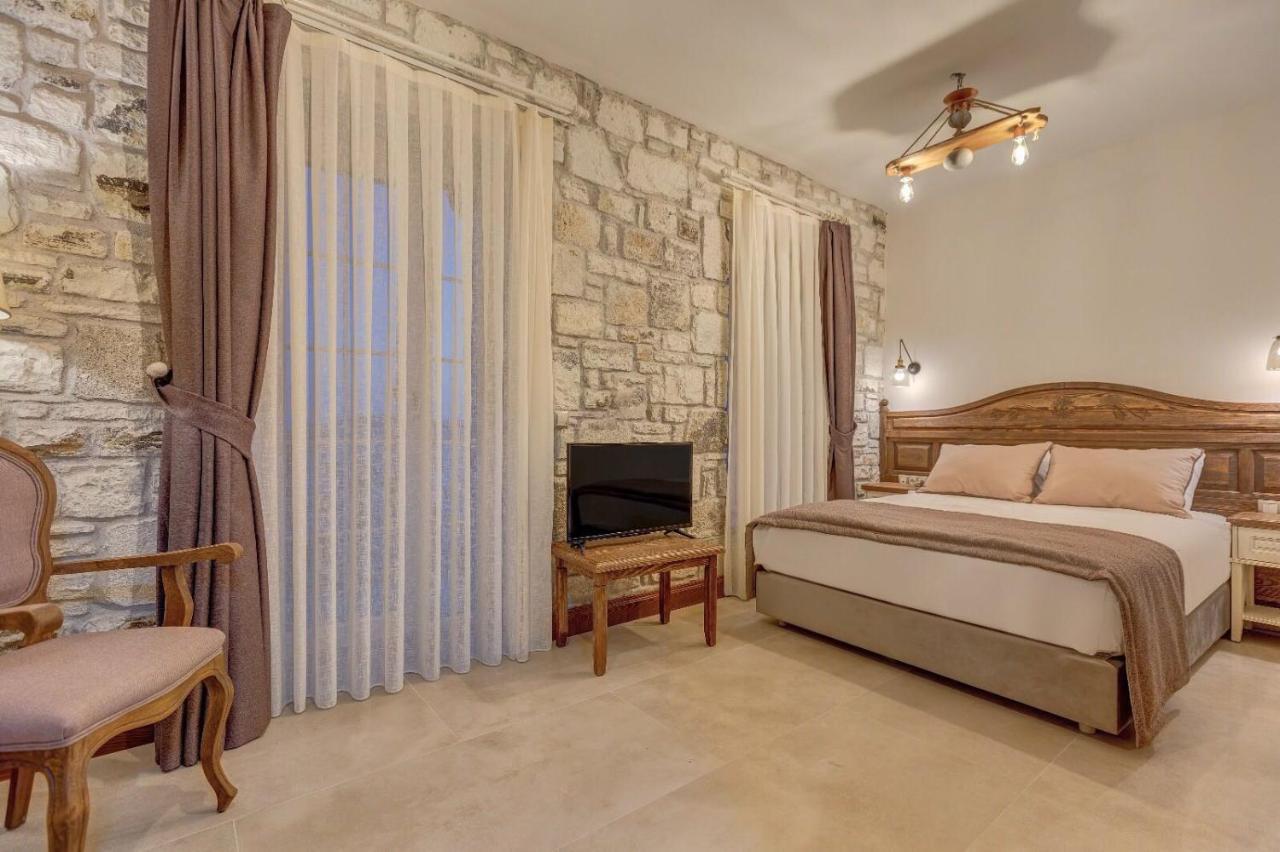Navalia Hotel Foça Eksteriør bilde
