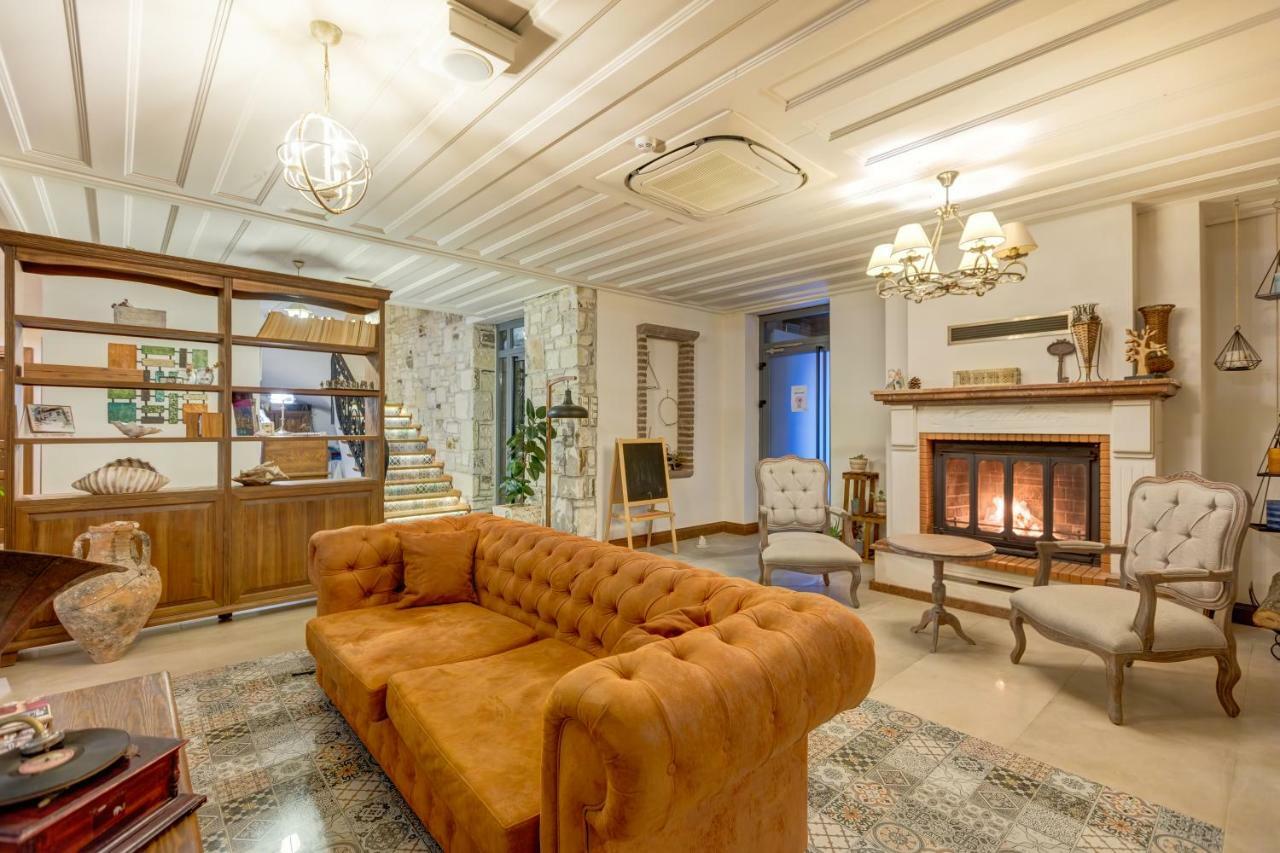 Navalia Hotel Foça Eksteriør bilde